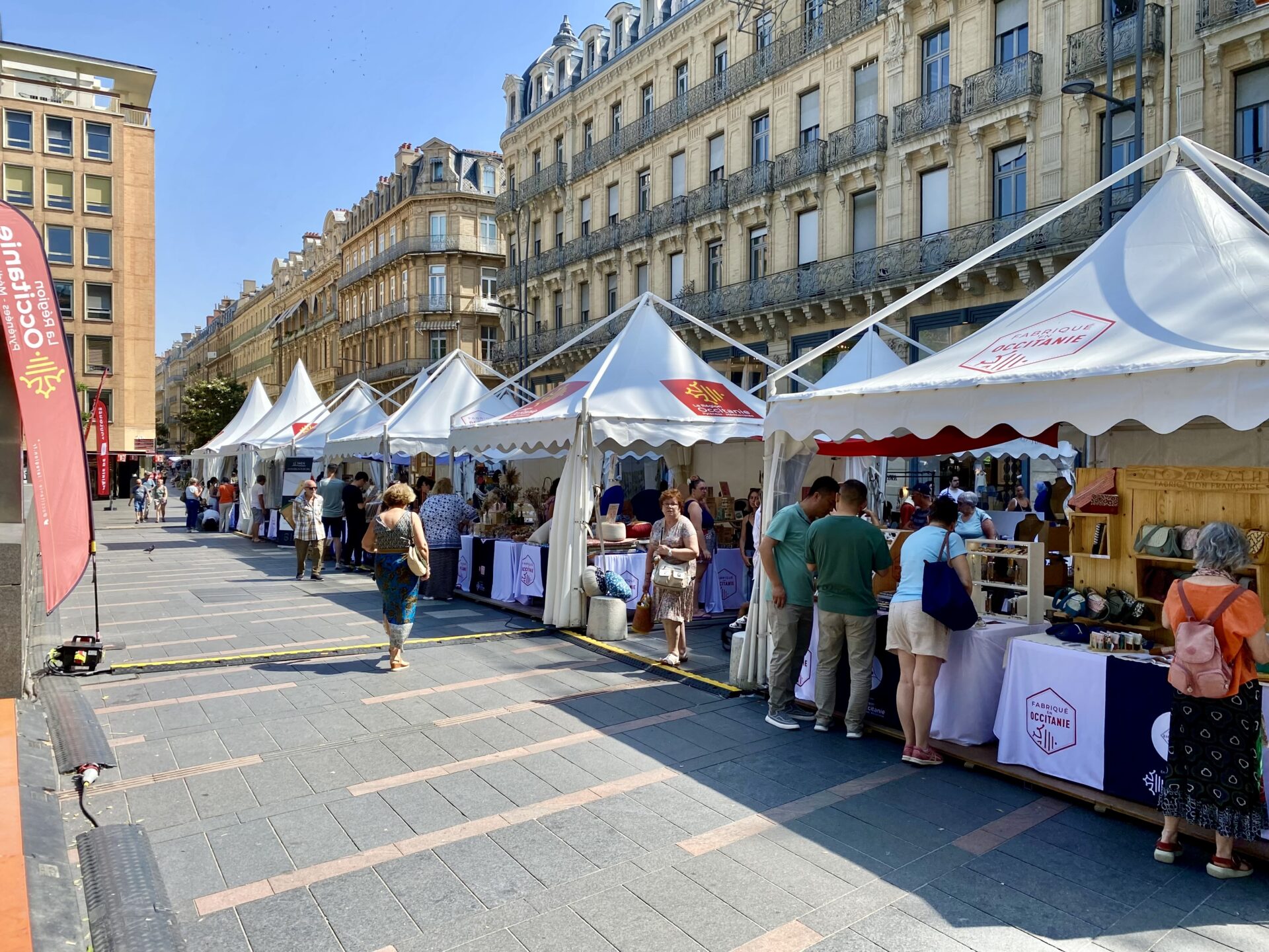 Stands du marché de créateurs rue Alsace Lorraine à Toulouse
